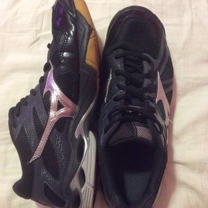BLACK MIZUNO WAVE VOLLEYBALL SHOES